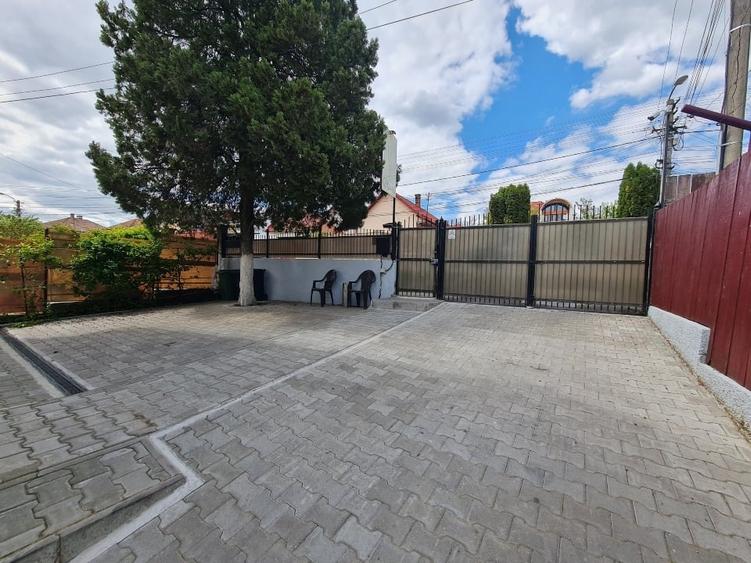 Casă individuală cu 5 camere cu Canalizare în Dâmbul Rotund