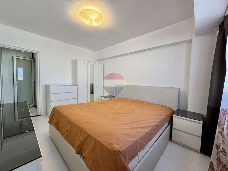 Apartament cu 3 camere semidecomandat, mobilat în Titulescu