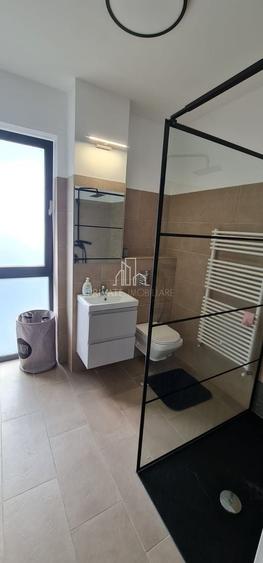 Apartament cu 3 camere decomandat în Tudor