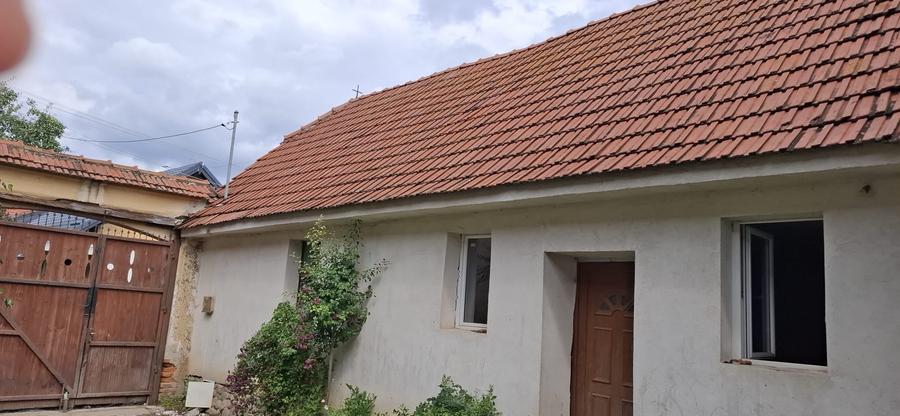Casă individuală cu 2 camere cu Canalizare în Central
