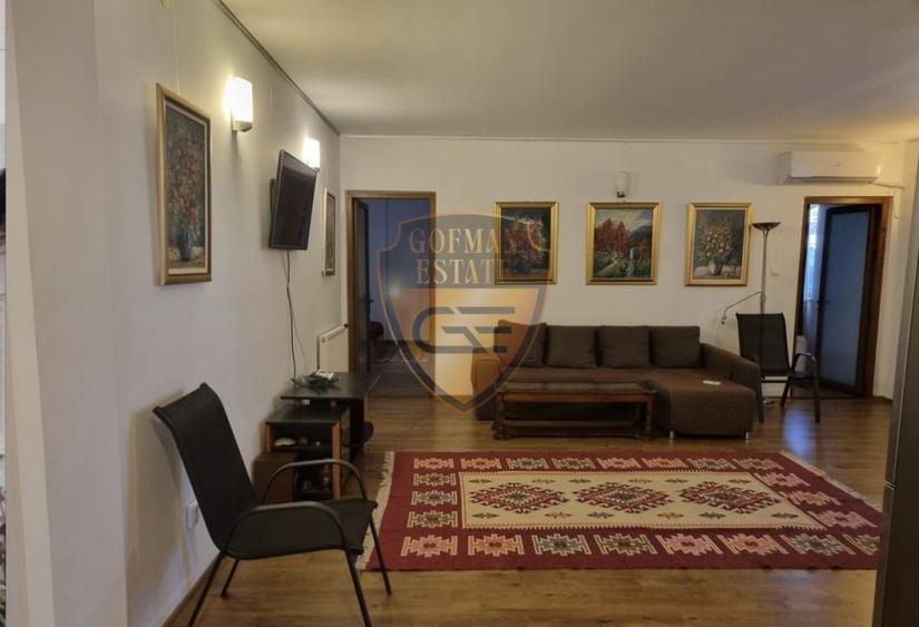 Apartament cu 3 camere decomandat, mobilat în Palazu Mare