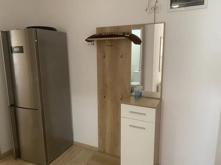 Apartament cu 3 camere decomandat în Metalurgiei