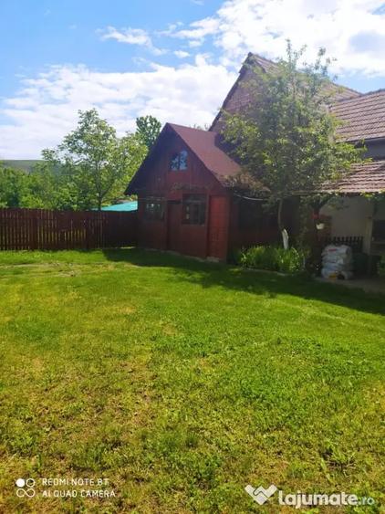 Casă cu 5 camere în Petrești