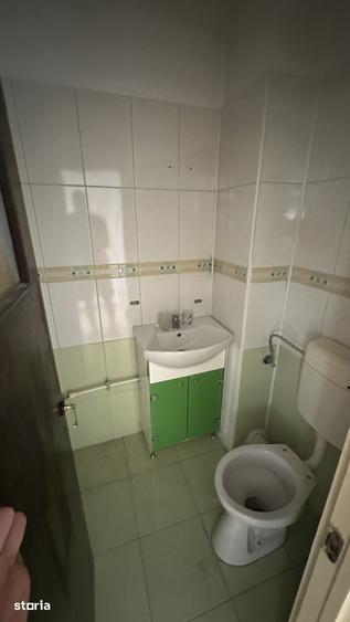 Apartament cu 4 camere semidecomandat în Colentina