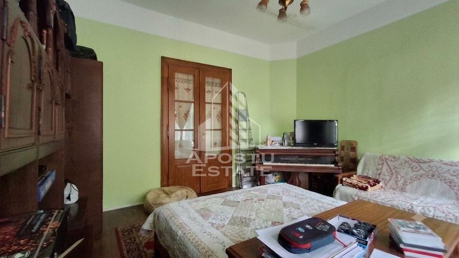 Apartament cu 3 camere semidecomandat în Central