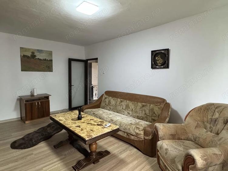 Apartament cu 3 camere decomandat, mobilat în Steaua