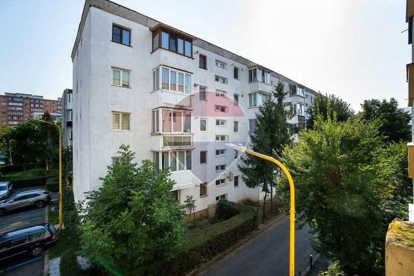 Apartament cu 3 camere semidecomandat, mobilat în Astra