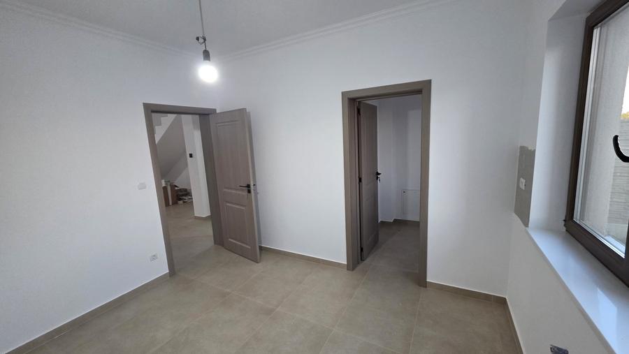 Casă individuală cu 3 camere cu Canalizare în Sânandrei
