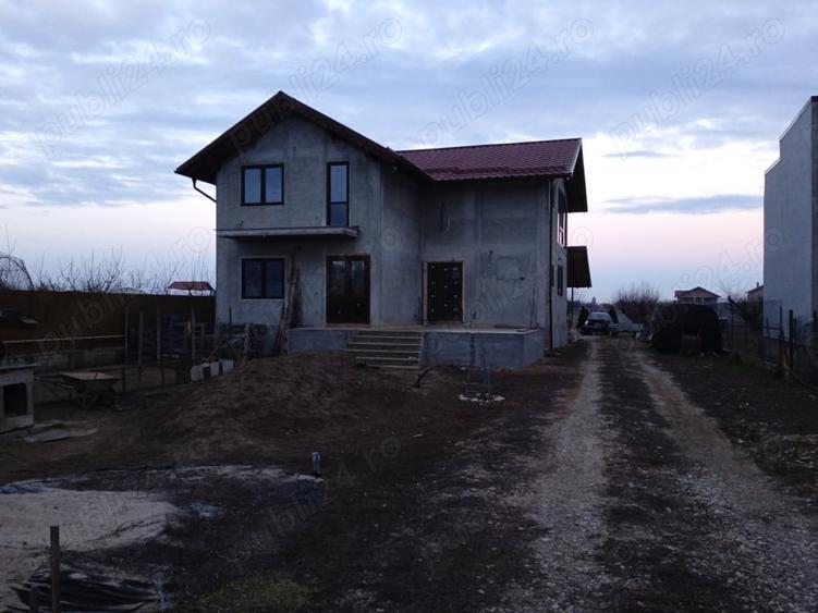 Casă cu 6 camere în Mihai Vodă