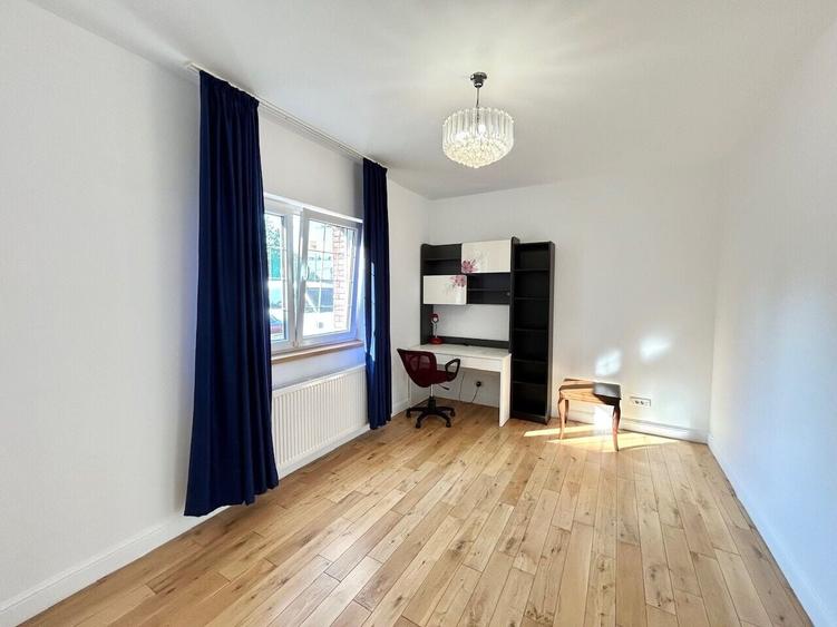 Duplex cu 8 camere cu Canalizare în Iancu Nicolae