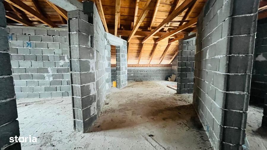 Casă cu 7 camere cu Teren 700 Mp în Central