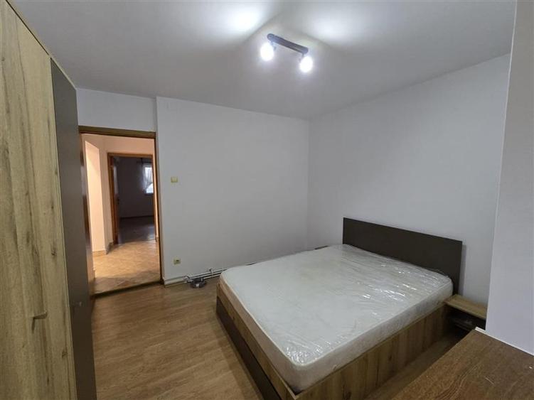 Apartament cu 4 camere decomandat în 13 Septembrie