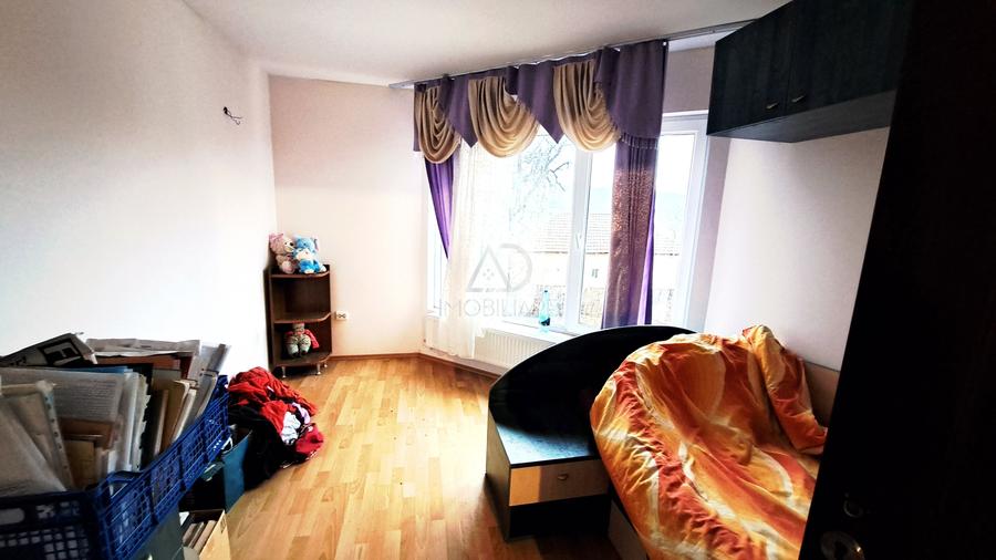Casă individuală cu 5 camere cu Teren 1786 Mp în Țicleni