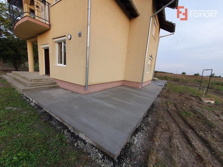 Casă individuală cu 5 camere cu Canalizare în Breștea