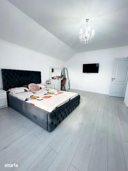 Casă cu 6 camere cu Teren 370 Mp în Haieu