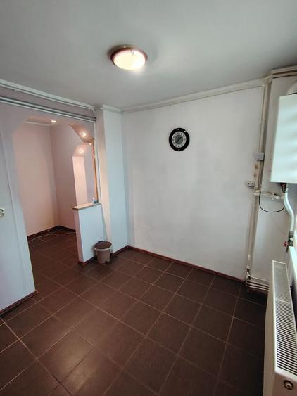 Apartament cu 2 camere semidecomandat în Cuza Vodă