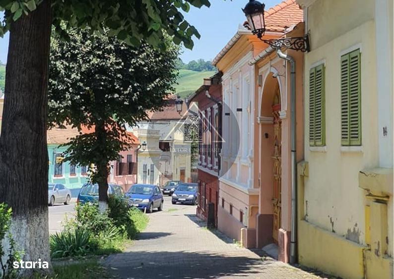 Casă cu 4 camere cu Teren 1211 Mp în Central