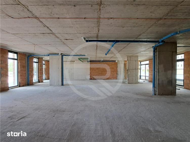 Spațiu comercial, de 211 mp, în Între Lacuri