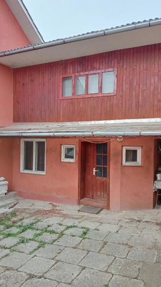 Casă cu 4 camere în Cuzdrioara