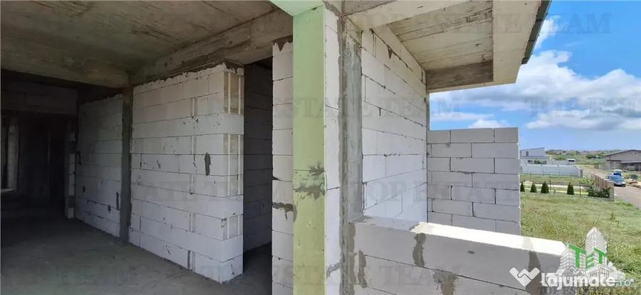 Casă cu 6 camere cu Teren 450 Mp în Valu lui Traian