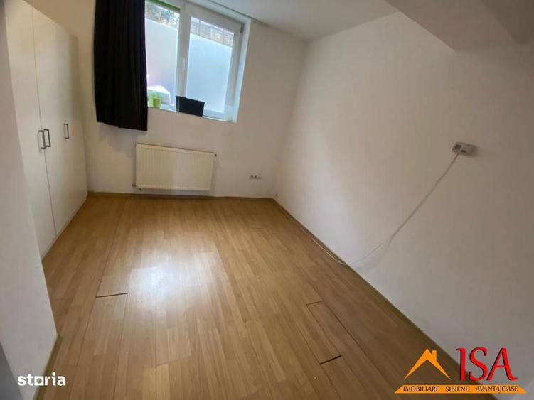 Apartament cu 3 camere decomandat, mobilat în Ștrand