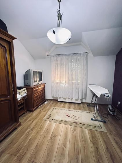 Casă individuală cu 5 camere cu Canalizare în Fratelia