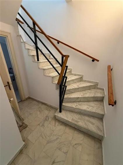Casă individuală cu 7 camere cu Canalizare în Bucureștii Noi