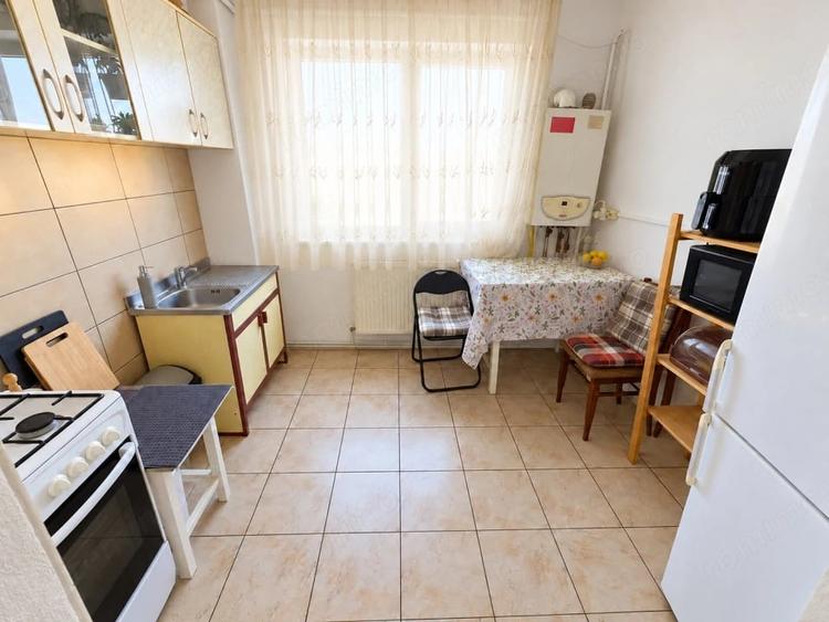 Apartament cu 2 camere semidecomandat în Craiovei
