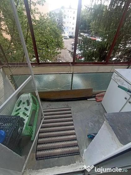 Apartament cu 2 camere nedecomandat în Simeria
