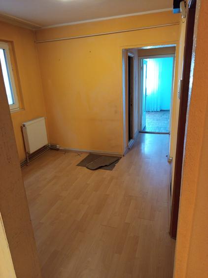Apartament cu 3 camere decomandat în Siderurgiștilor