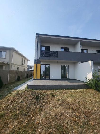 Casă cu 4 camere cu Teren 330 Mp în Dumbrăvița