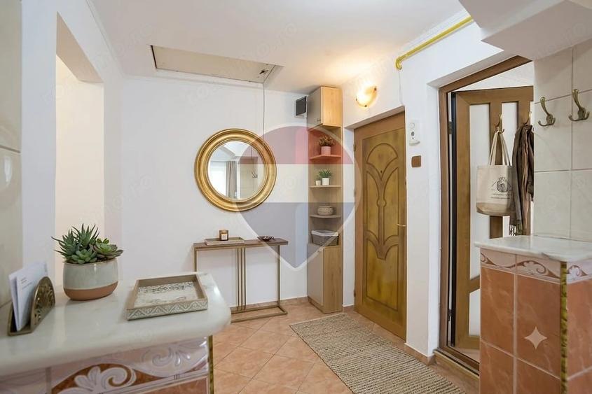 Apartament cu 3 camere decomandat în Spital
