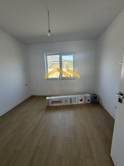Casă individuală cu 4 camere cu Canalizare în Utvin