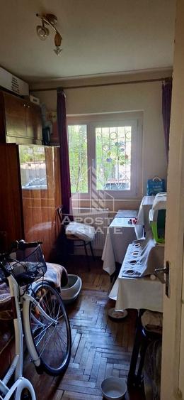 Apartament cu 3 camere decomandat, mobilat în Lipovei