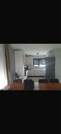 Casă cu 4 camere în Ostrovu
