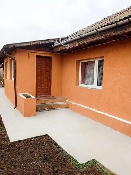 Casă cu 4 camere cu Teren 347 Mp în Calea Romanului