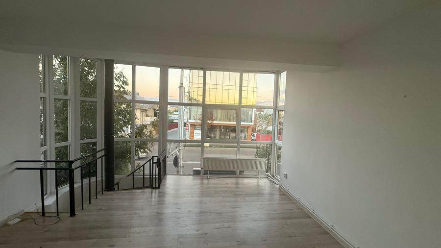 Spațiu comercial, de 73 mp, în Central