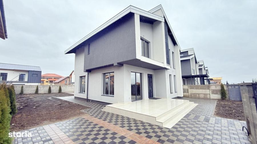 Casă cu 4 camere în Cristian