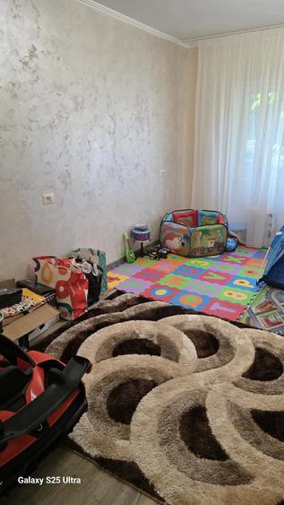 Apartament cu 3 camere decomandat în Horia