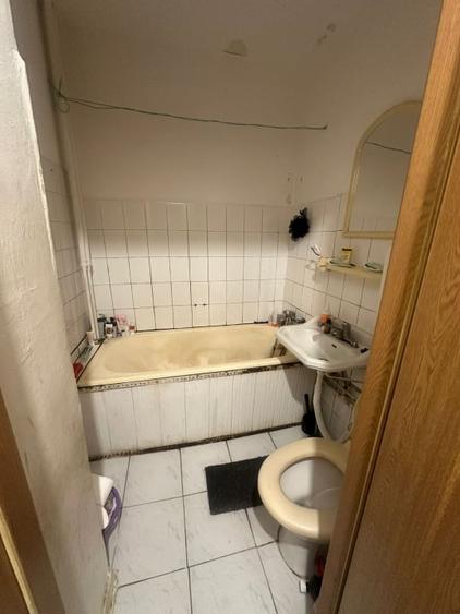 Apartament cu 4 camere semidecomandat în Olteniței