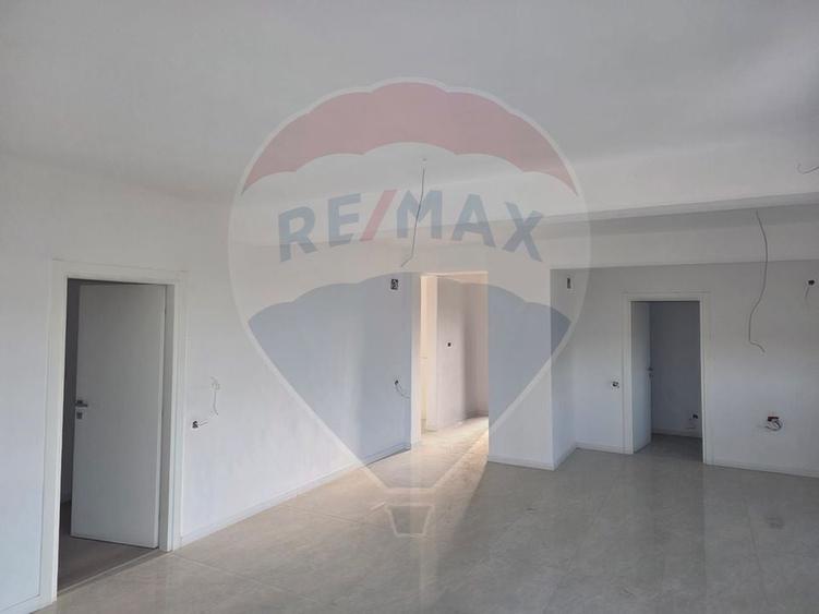 Casă cu 4 camere cu Teren 560 Mp în Balotești