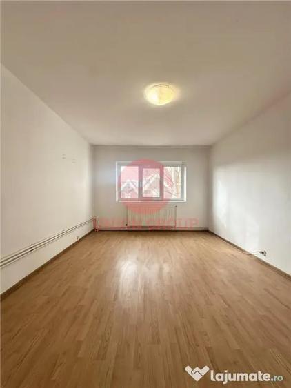 Apartament cu 4 camere decomandat în Km 4