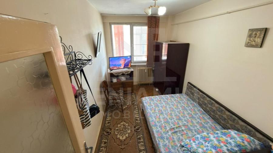 Apartament cu 3 camere decomandat în Valea Rosie