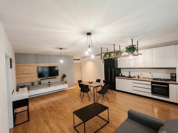 Apartament cu 2 camere semidecomandat în Borhanci