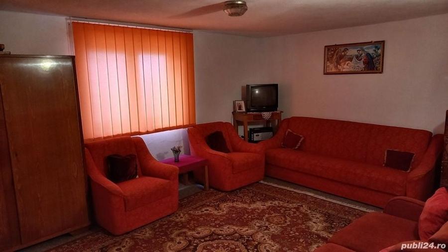 Casă cu 3 camere în Poienarii Burchii