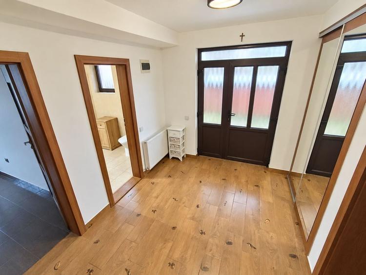Duplex cu 4 camere cu Teren 200 Mp în Florești
