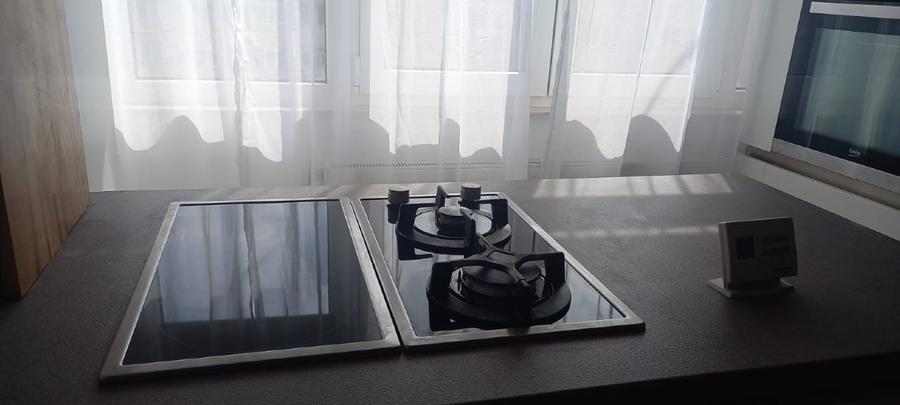 Apartament cu 3 camere semidecomandat, mobilat în Sebastian