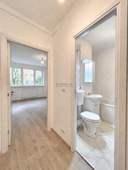 Apartament cu 3 camere semidecomandat în Pajura