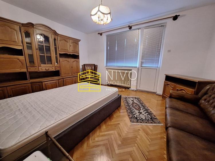 Apartament cu 3 camere decomandat, mobilat în Cornișa