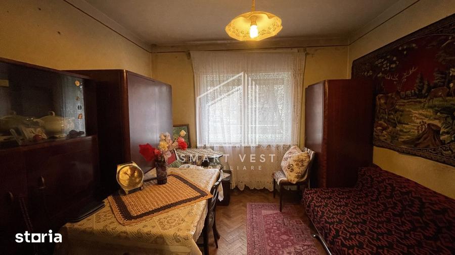 Apartament cu 4 camere semidecomandat în Micro 15